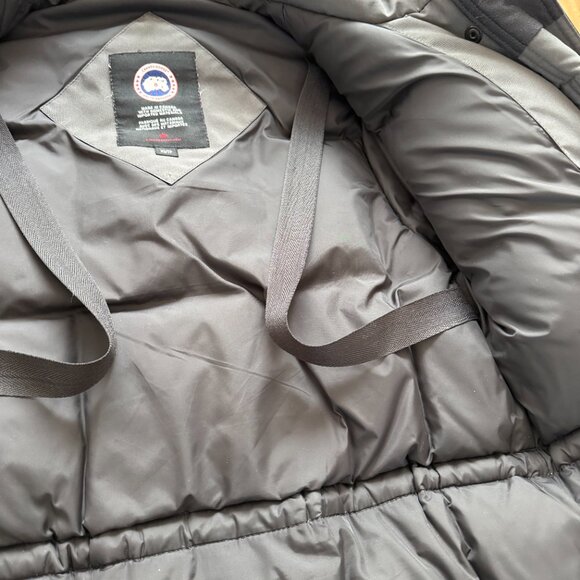 Canada Goose Women's Trillium Parka - Graphite Color - Picture 6 of 11